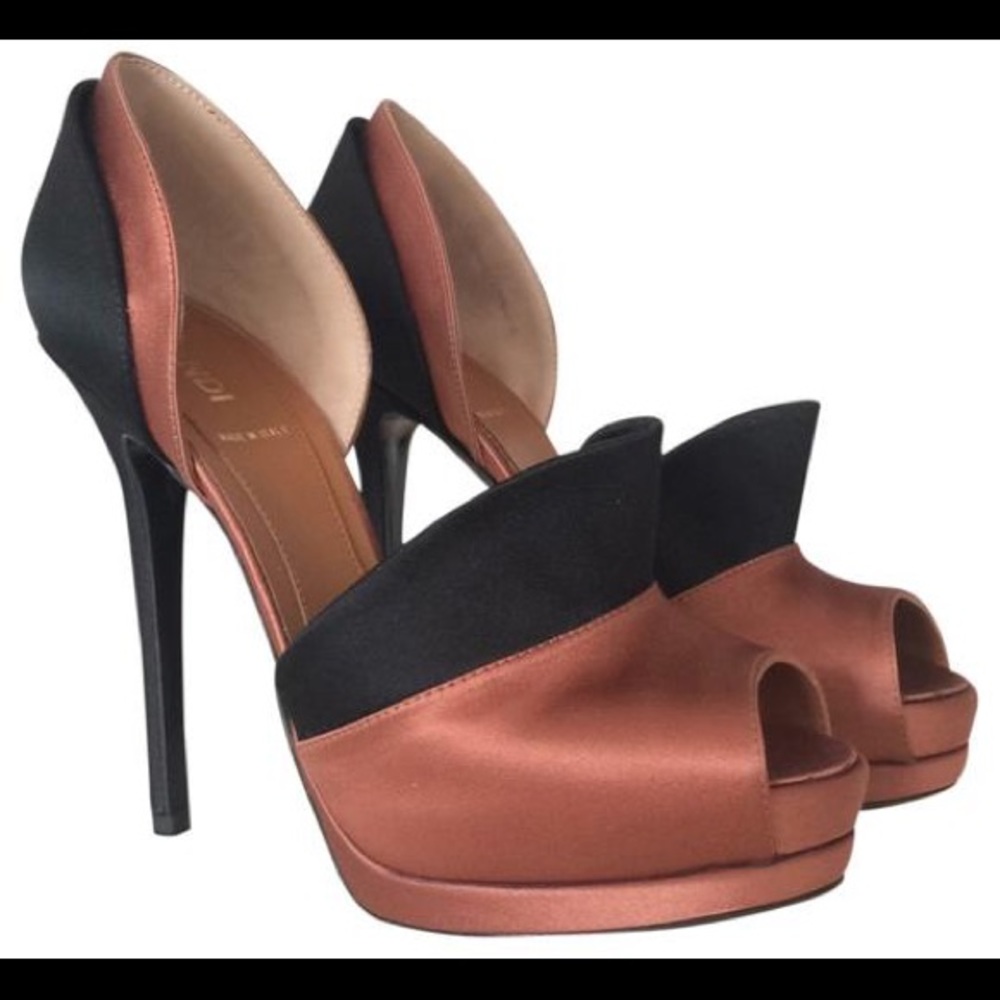 FENDI D'Orsay Platform Pump Black/Pomegranate